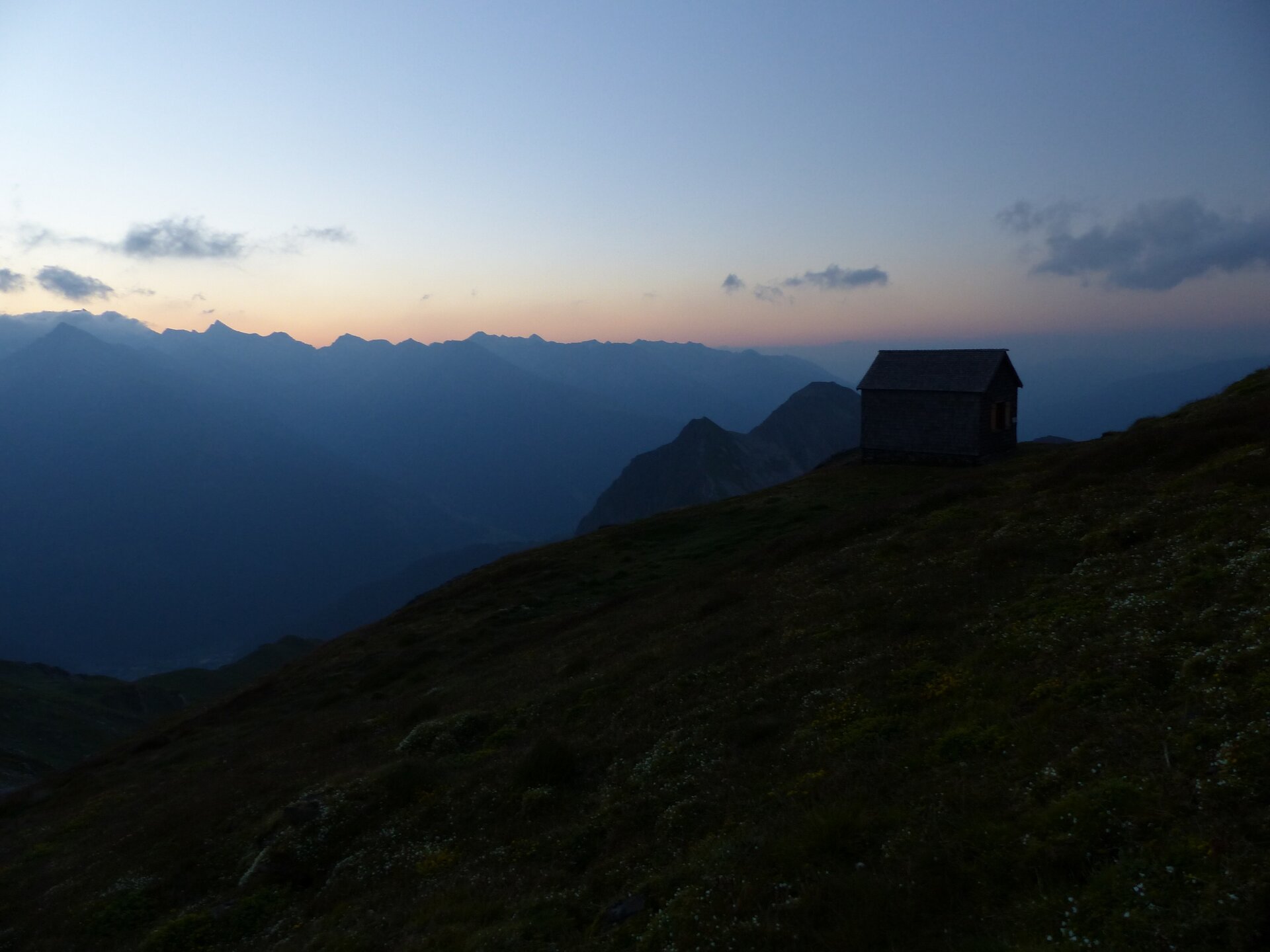 Sonnenaufgang auf der Böseckhütte am Westerfrölkeweg | © Holger Klink 2018 | © Holger Klink
