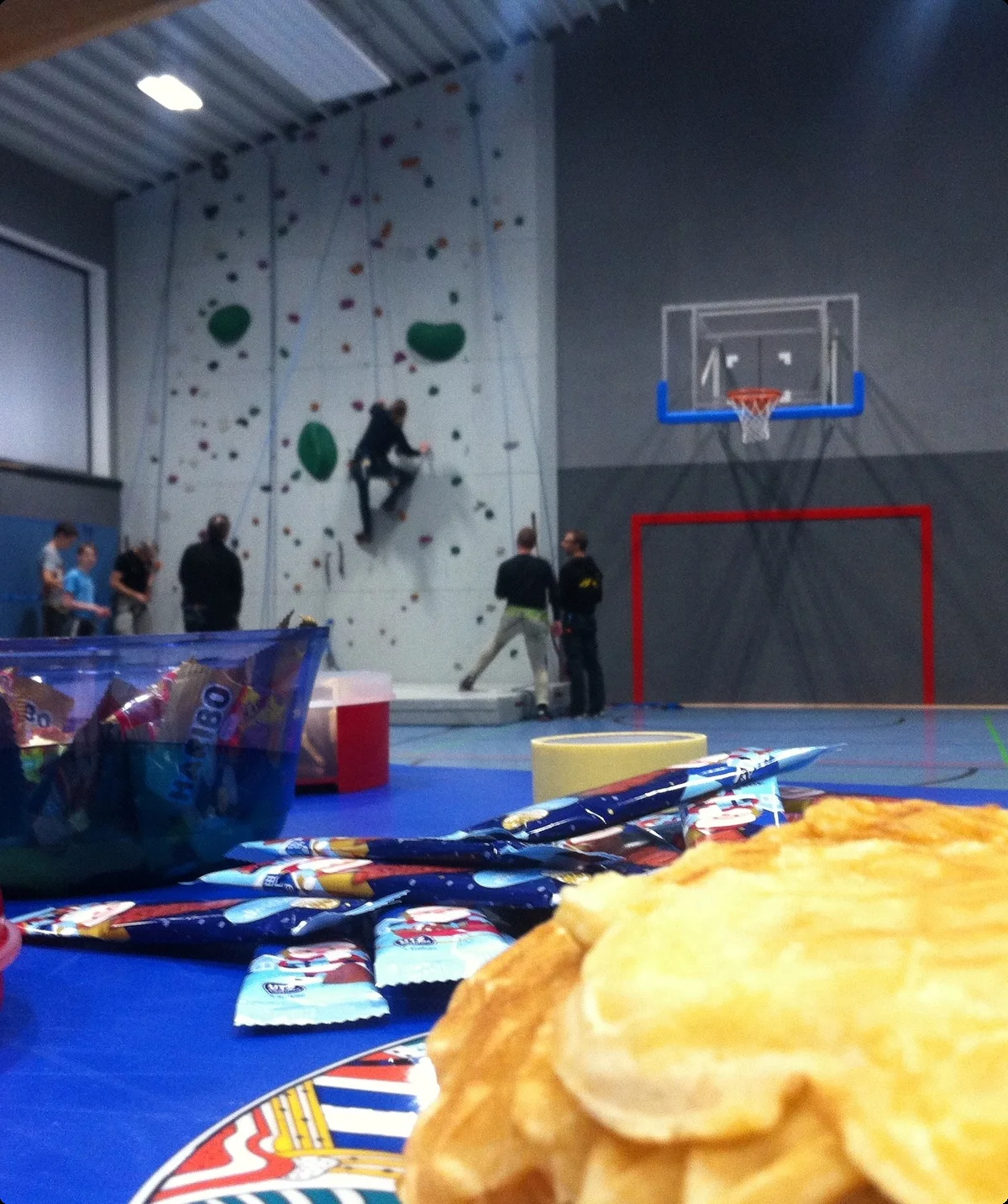 Weihnachtsklettern der Sektionsjugend in der Turnhalle Mellinghofer Straße | © Michael Cremer 2018 | © Michael Cremer