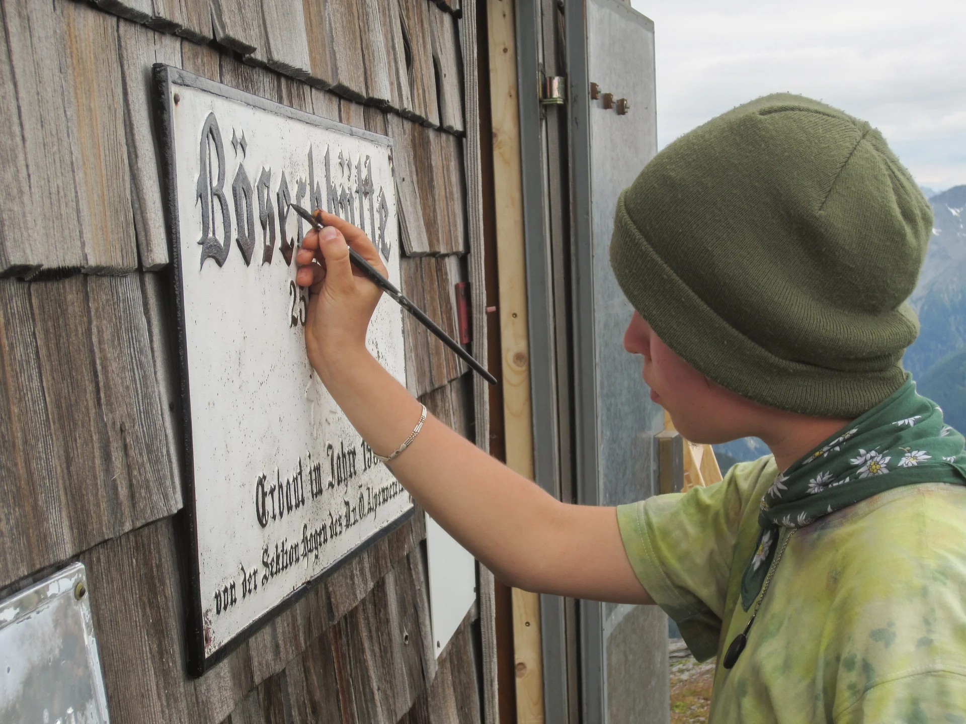Kunst am Schild der Böseckhütte | © Holger Klink 2019 | © Holger Klink