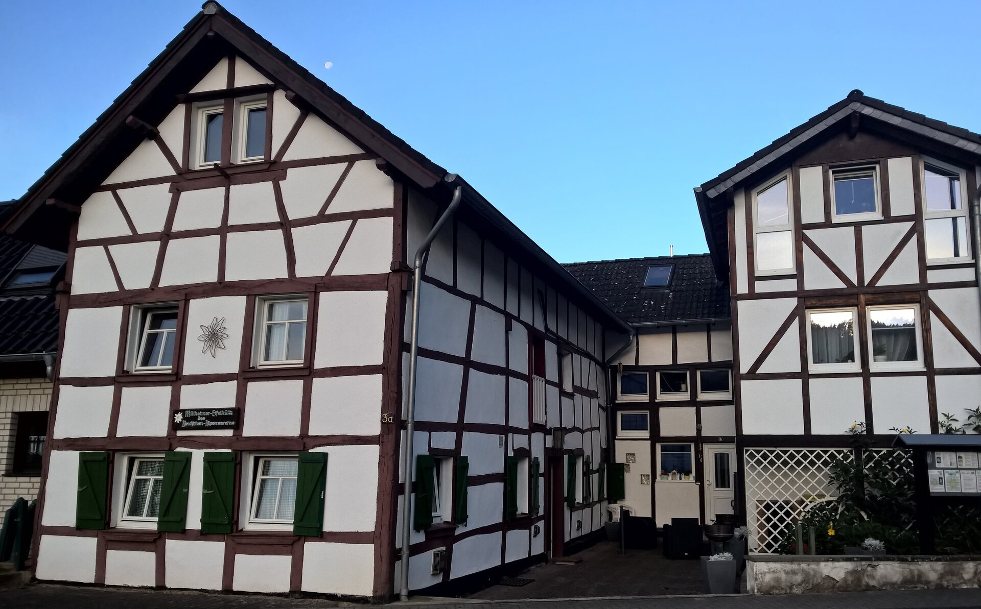 Die Mülheimer Eifelhütte von der Straßenseite | © Michael Cremer 2020 | © Michael Cremer