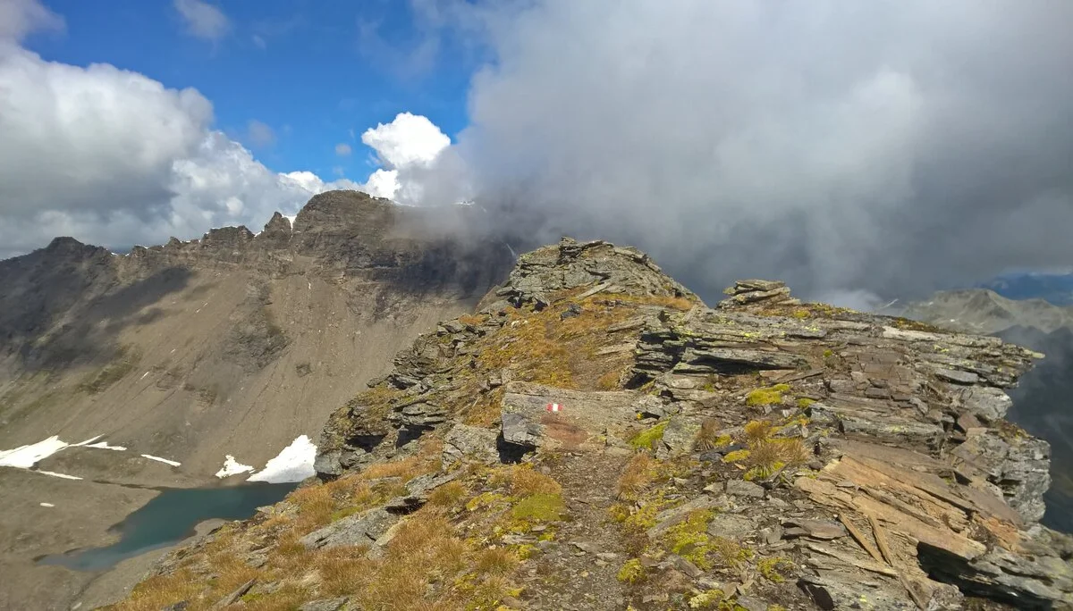 Blick vom Feldseekopf zum oberen Feldsee an der Feldseescharte | © Michael Cremer 2021 | © Michael Cremer