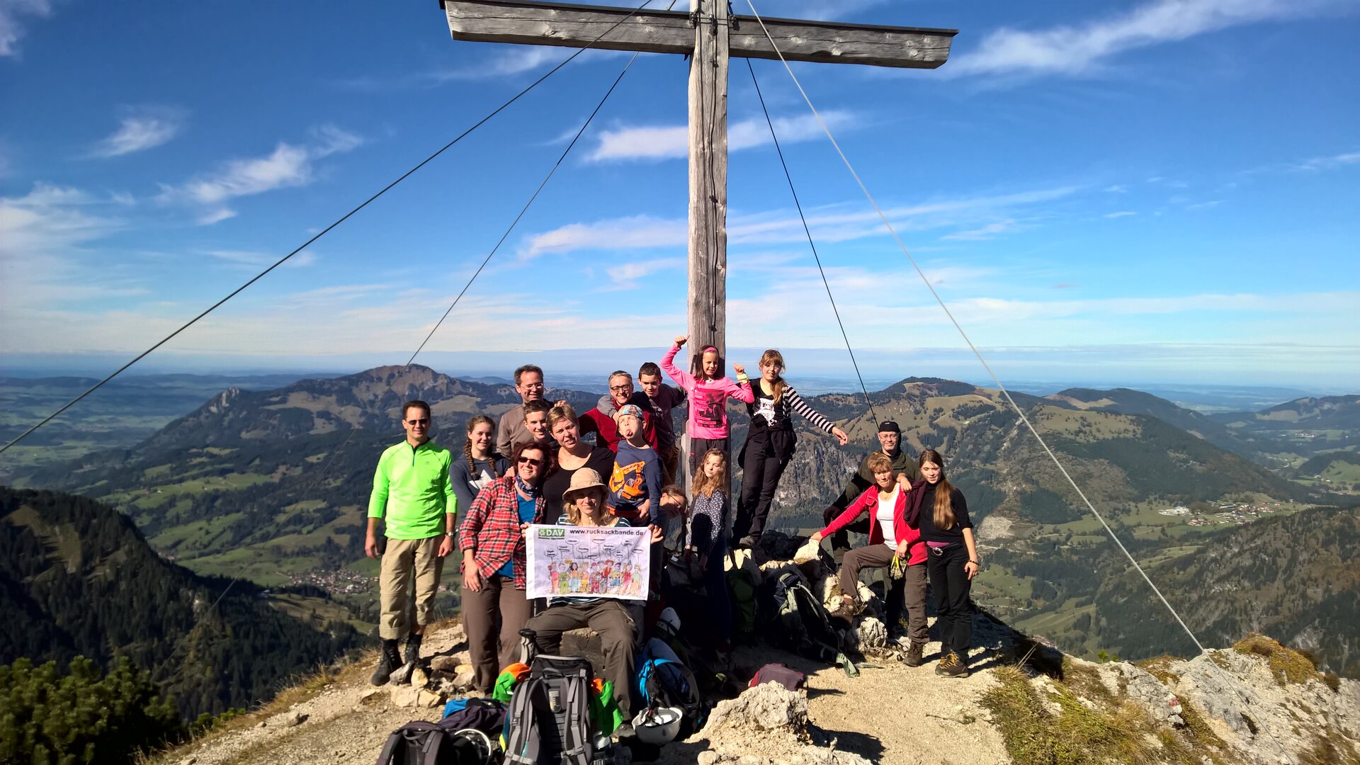 Die "Rucksackbande" auf dem Gipfel des Breitenbergs im Allgäu | © Michael Cremer 2015 | © Michael Cremer